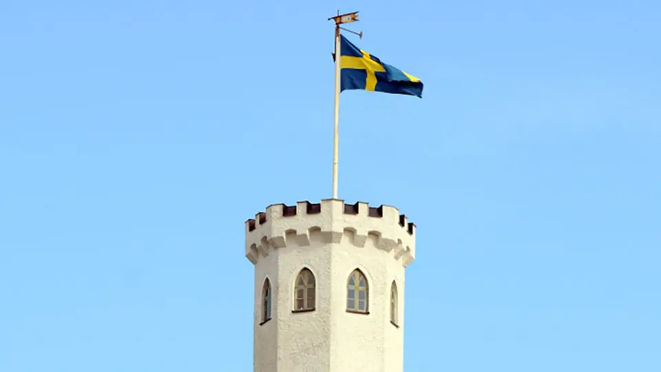 Svenska flaggan hissad på Oscarsborg