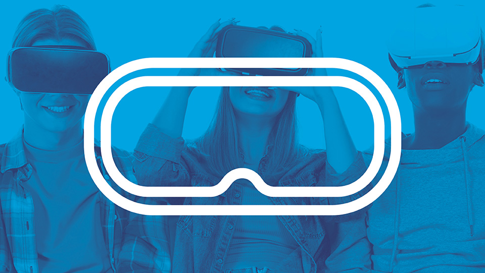 3 personer i en soffa med VR glasögon på sig. Blått filter och ikon.